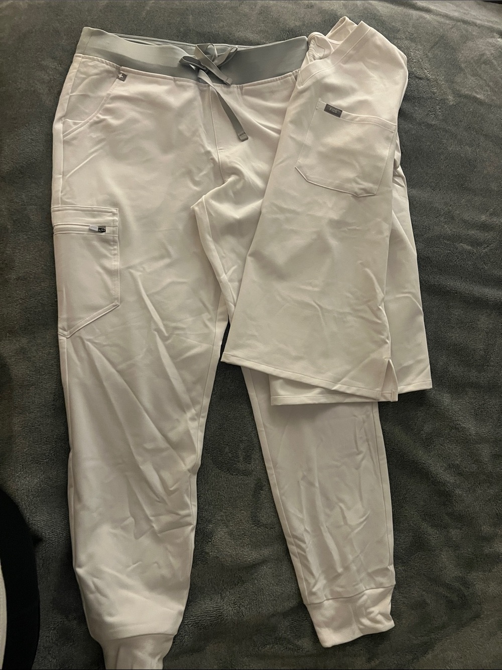 New Figs scrubs size medium, never worn. Women’s.